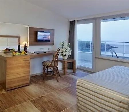 Justiniano Club Resort Okurcalar